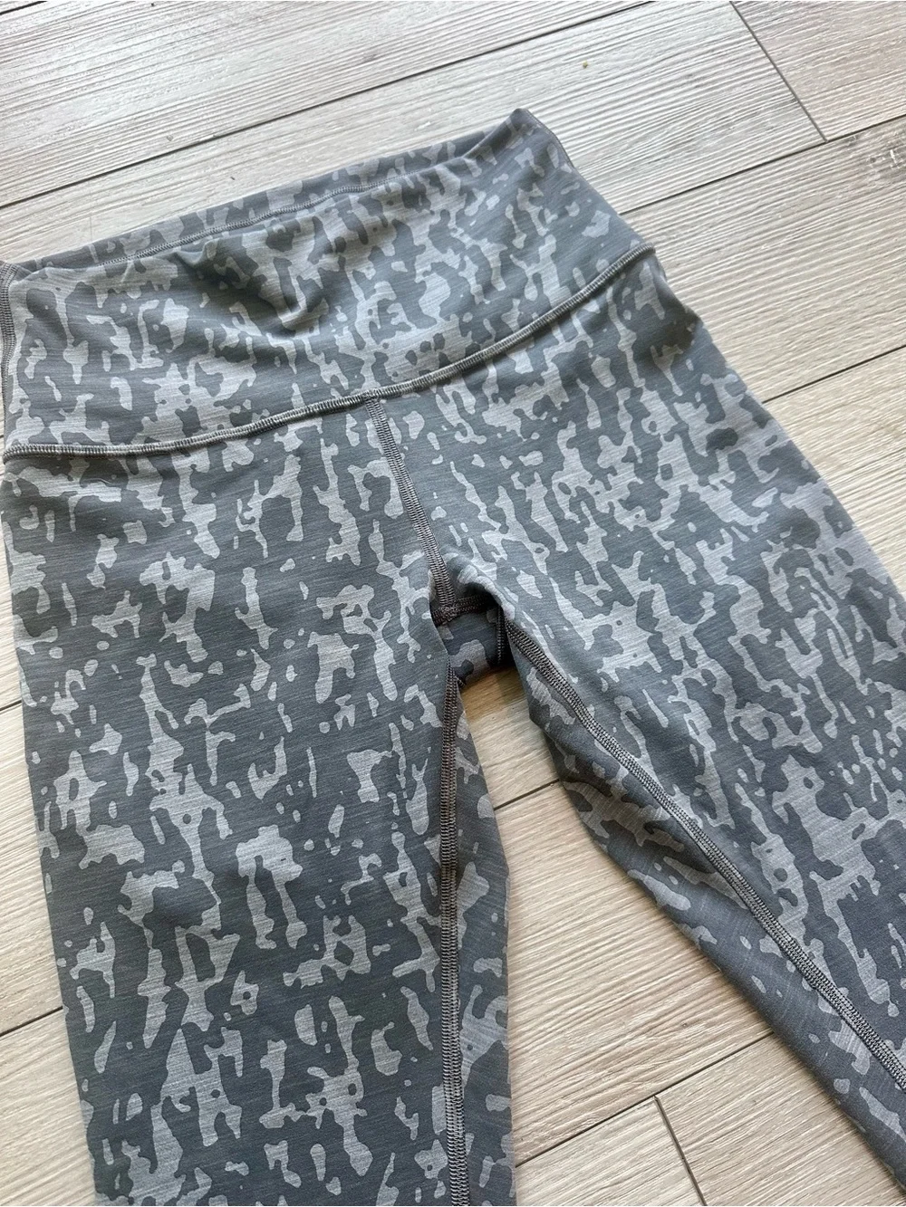 Lululemon High-Waist Cropped Leggings in Charcoal Pattern